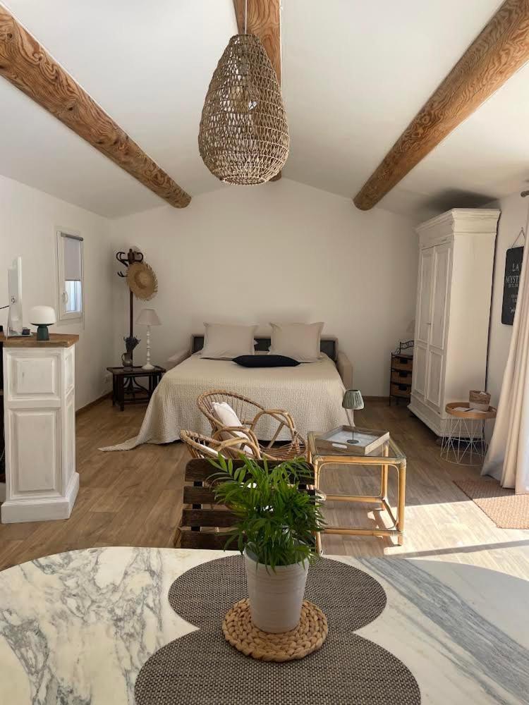 Studio De Charme Avec Piscine Фонтен-де-Воклюз Екстер'єр фото